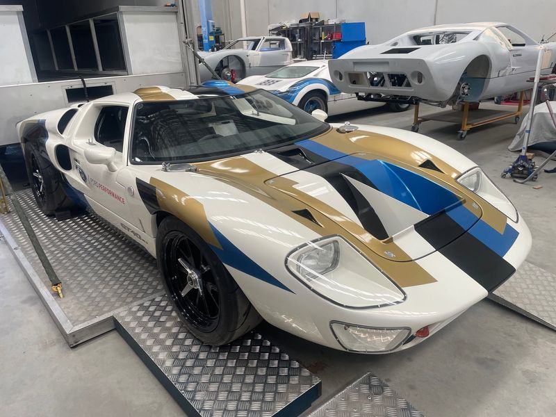 GT40 in cream with gold stripes, front three-quarter view